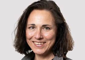 Porträt von Annamaria Mueller.