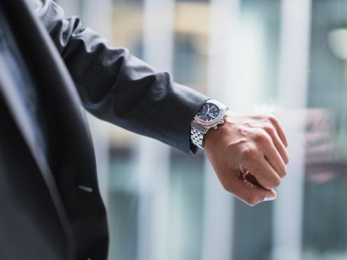 Montre sur le poignet d'une personne