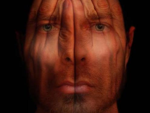 Illustration d’un visage visible à travers des mains.